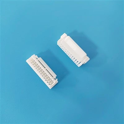Welche Rastertoleranz gilt für Steckverbinder mit einem Rastermaß von 1,50 mm?